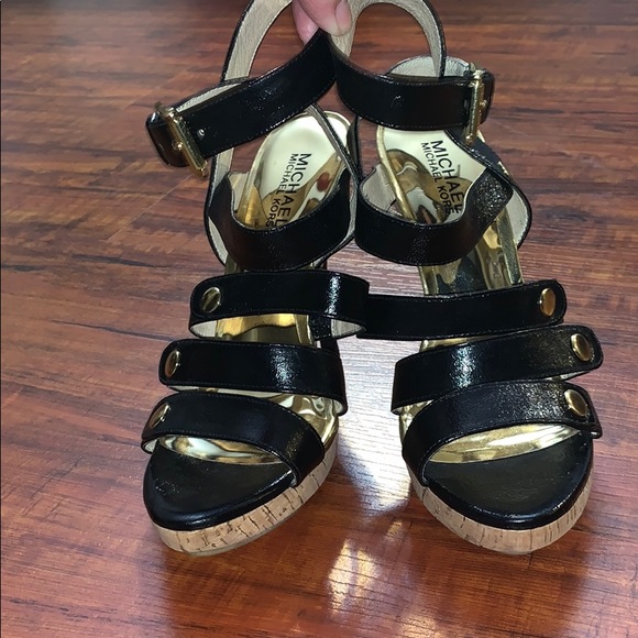 Michael Kors button up heels - Picture 6 of 7